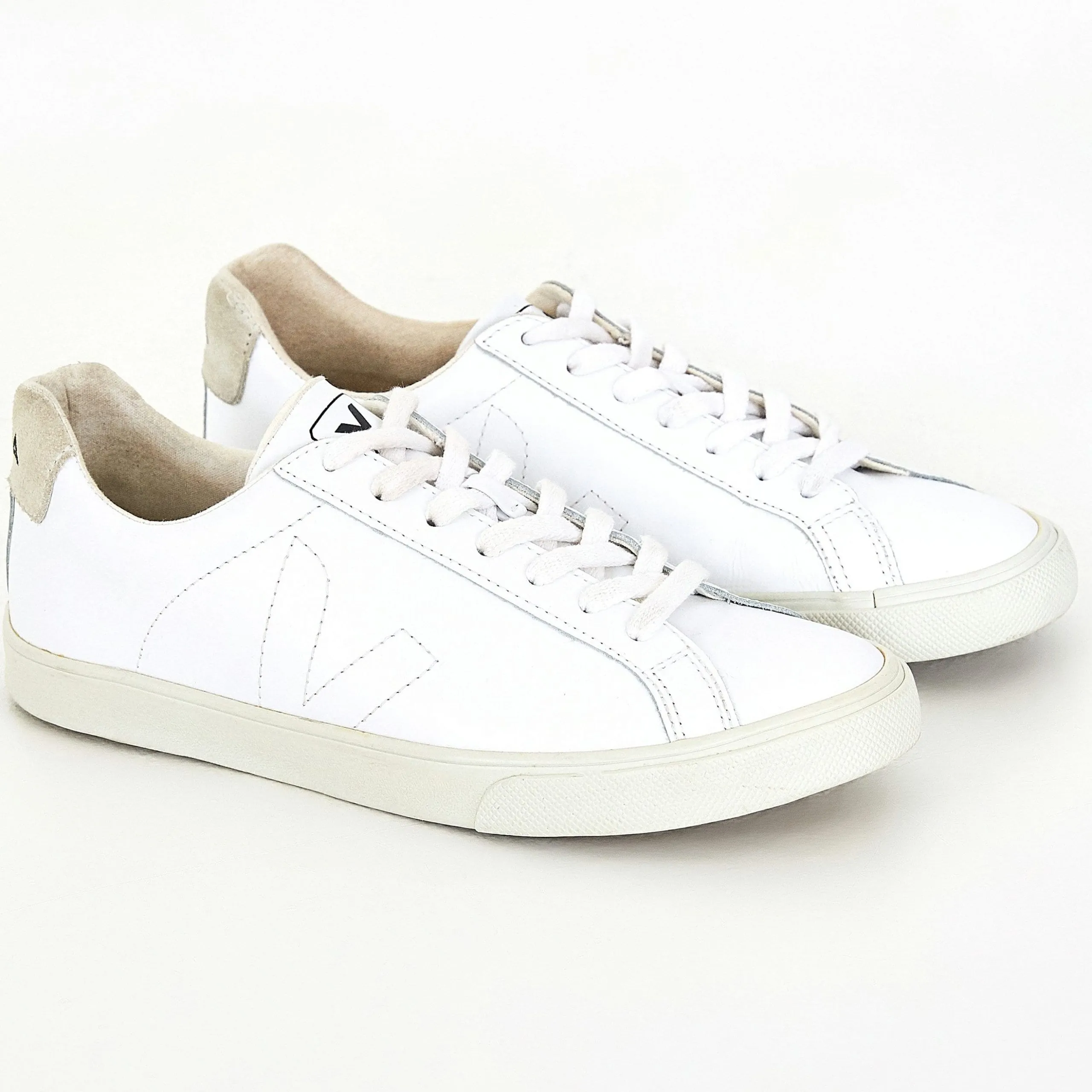 VEJA ESPLAR LOW SNEAKERS - Leather rounded toe